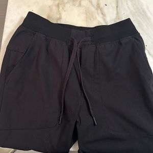 Lululemon joggers black sz S. great condition. no flaws, never worn.